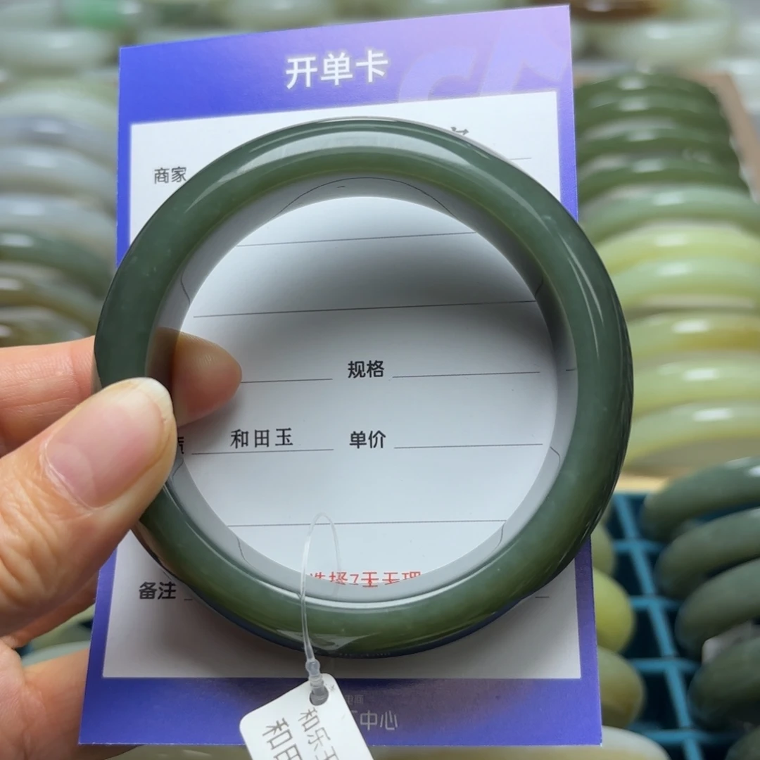 于***丽颈饰未镶嵌和田玉