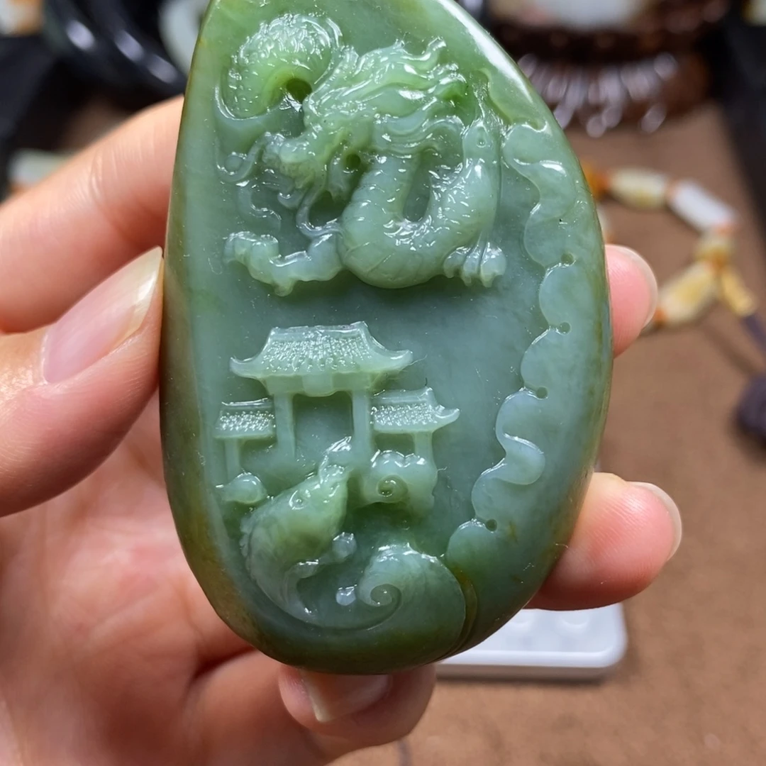 和田玉未镶嵌把件
