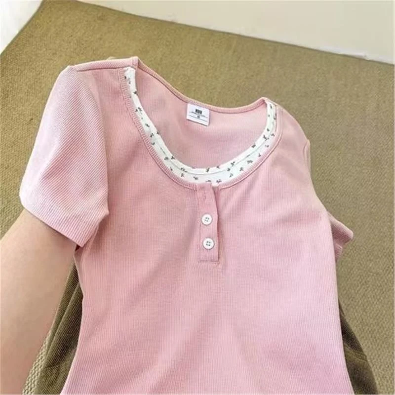 粉色假两件正肩短袖t恤夏季新款修身别致绝美设计感撞色短款上衣