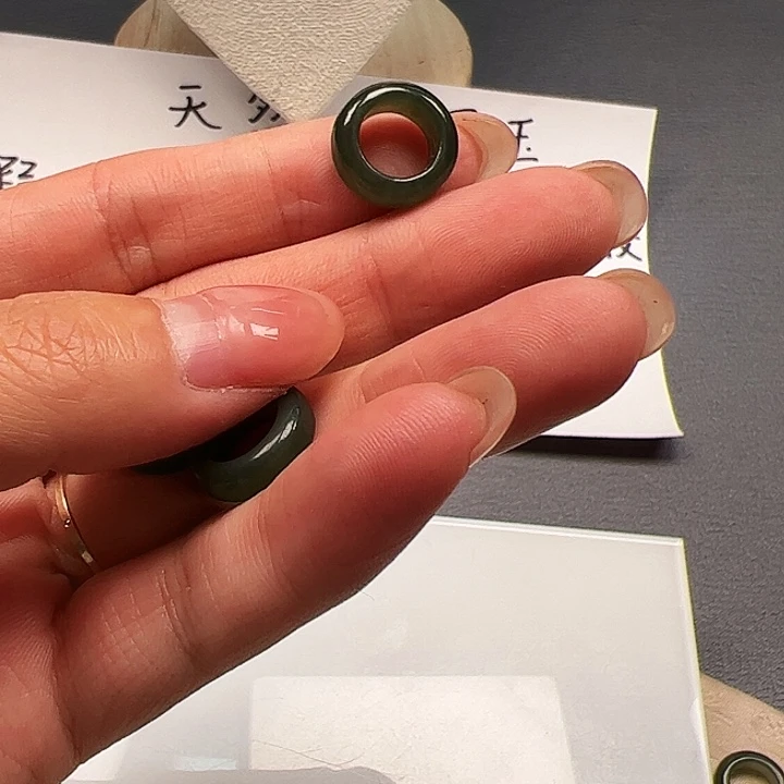 和田玉未镶嵌颈饰1