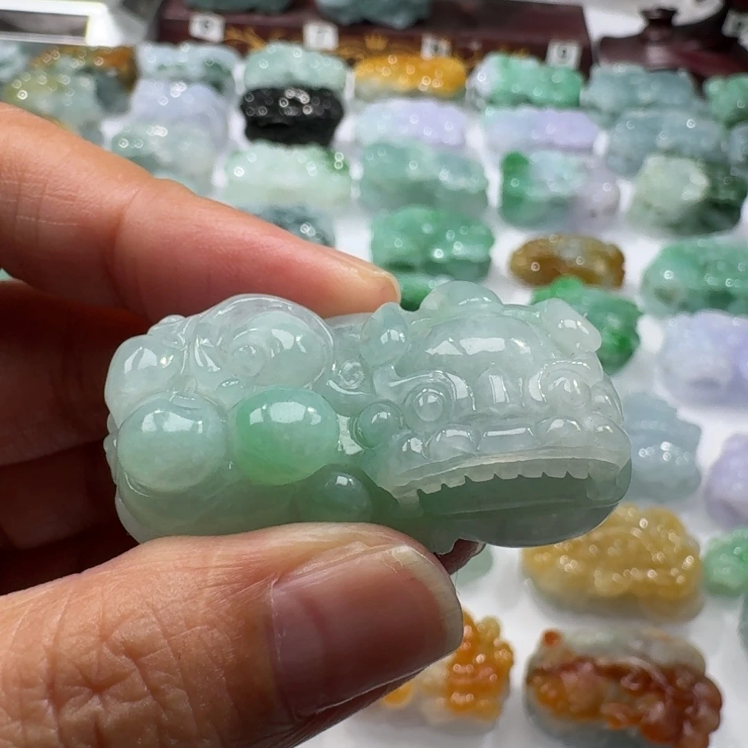 翡翠未镶嵌挂件貔貅