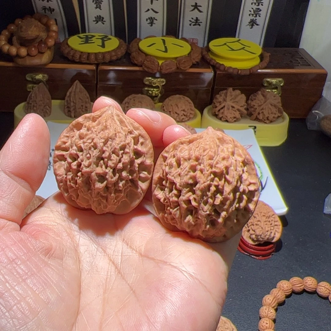 石***头文玩核桃把件淬星石