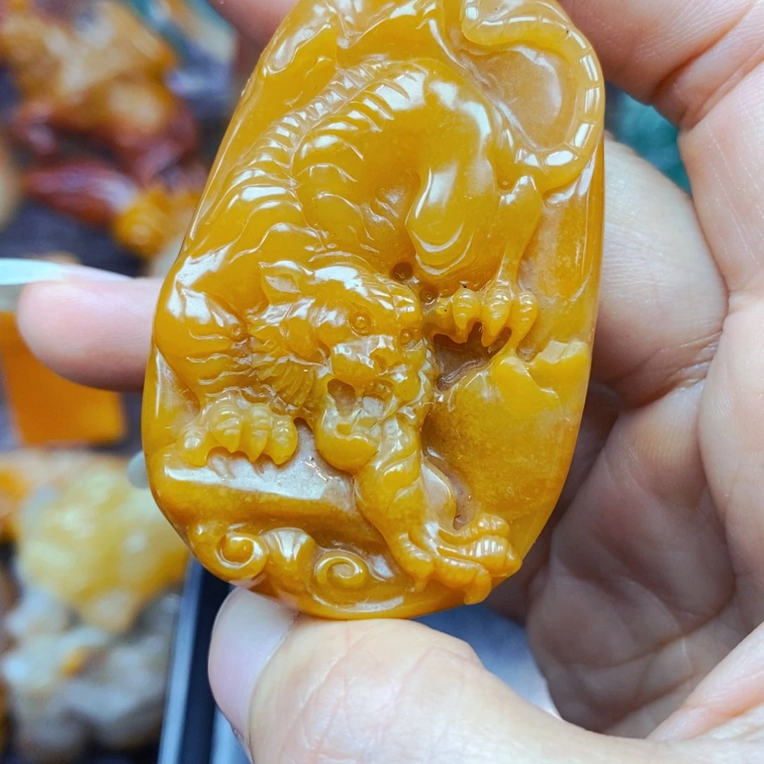 石英质玉（黄龙玉）未镶嵌颈饰