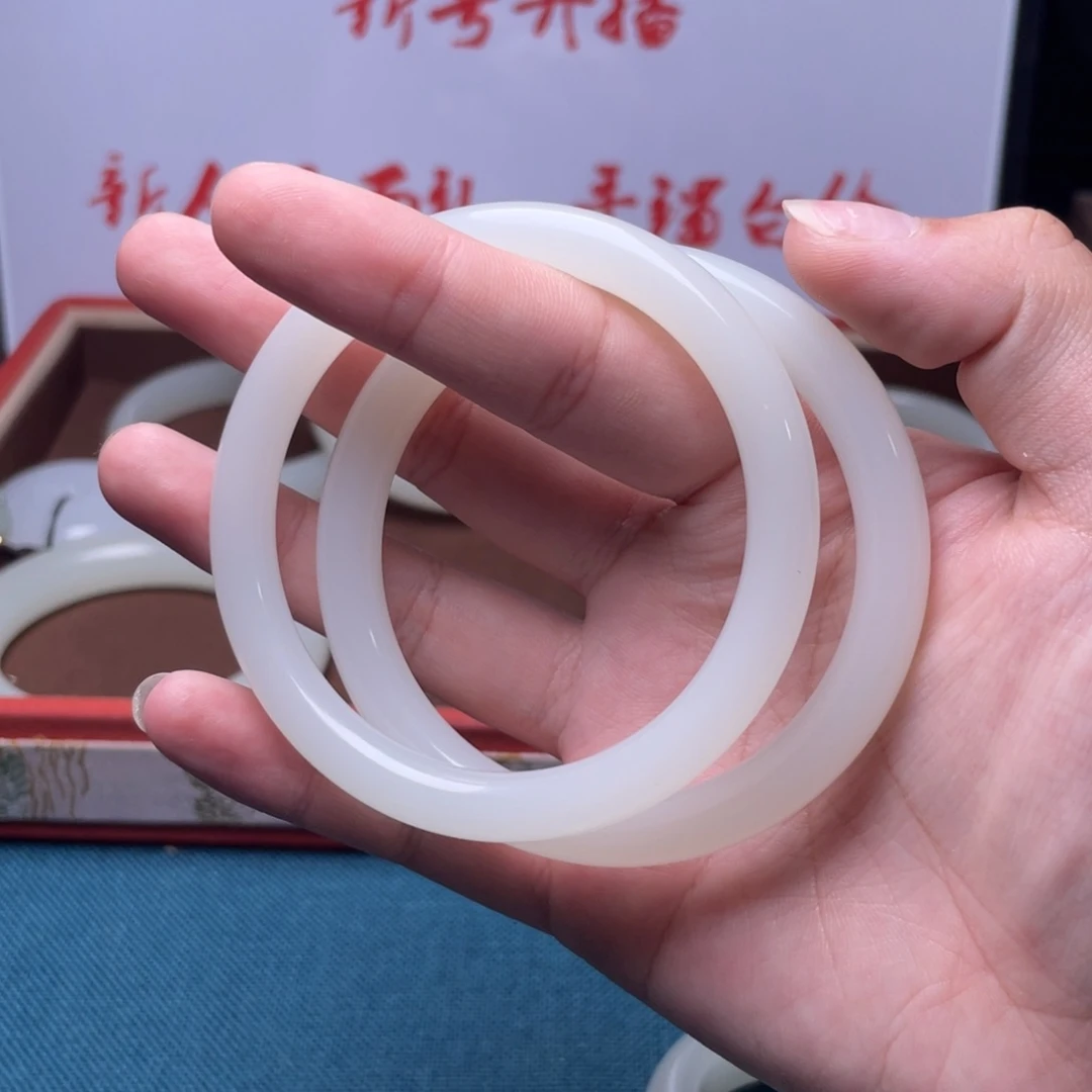 乾***兴两只56圈口叮当手镯