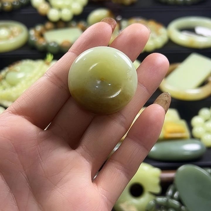 岫岩老玉（透闪石质玉）未镶嵌颈饰