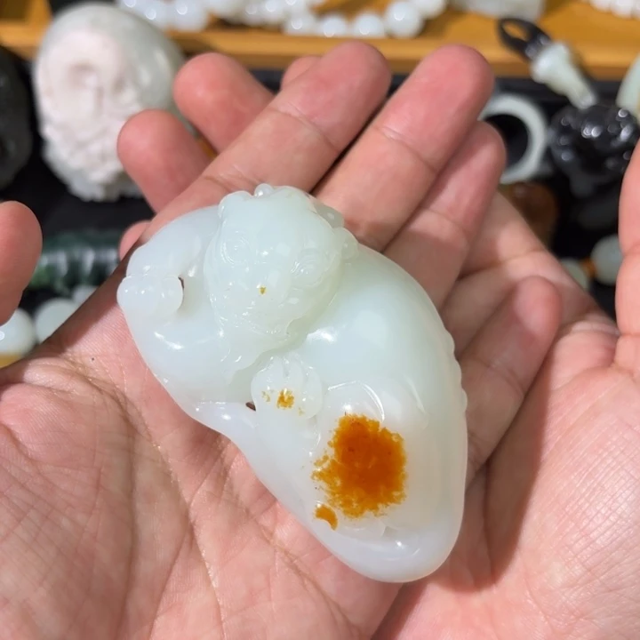 颈饰未镶嵌和田玉（白玉）