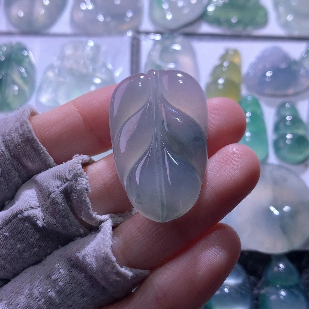 翡翠未镶嵌颈饰叶子