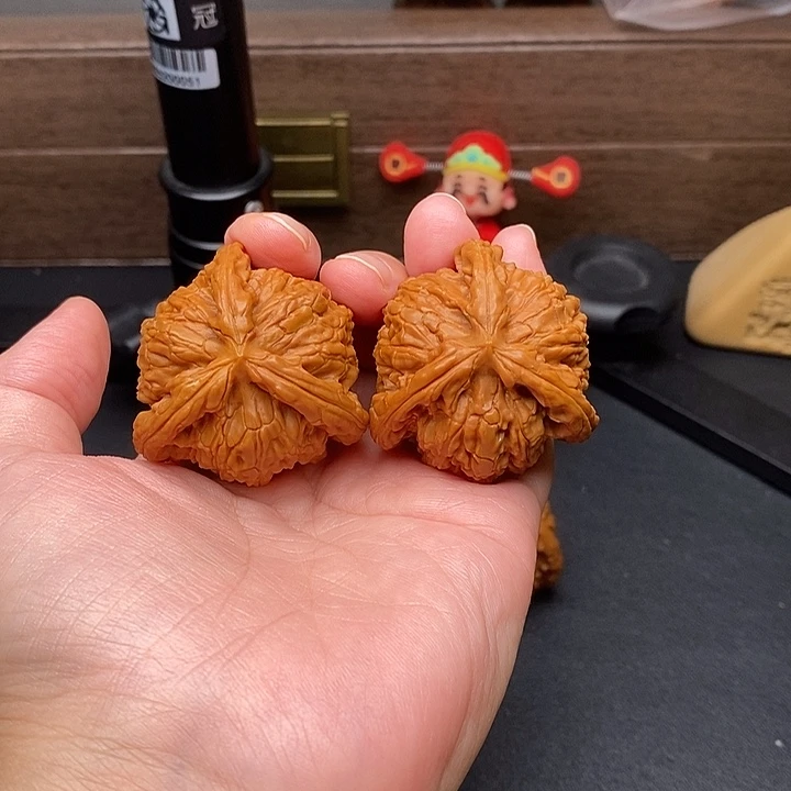 洪***宾文玩核桃把件白奔