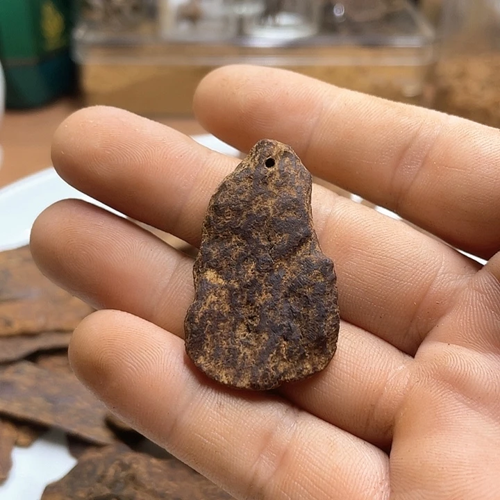 沉香手把件鲍*越南老惠安红土料发一块