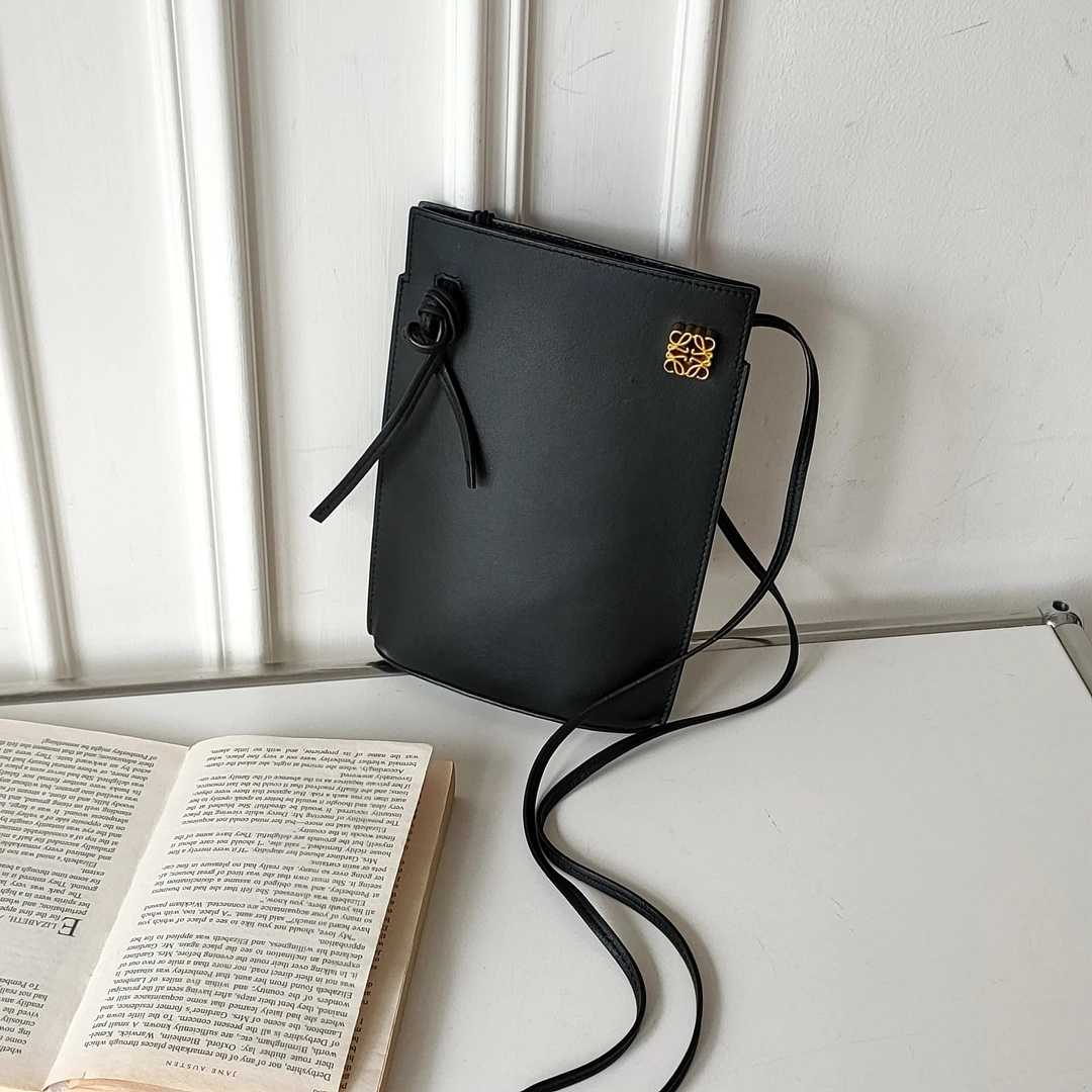 95新 LOEWE/罗意威 Azul-LOEWE 黑金牛皮手机包 44715