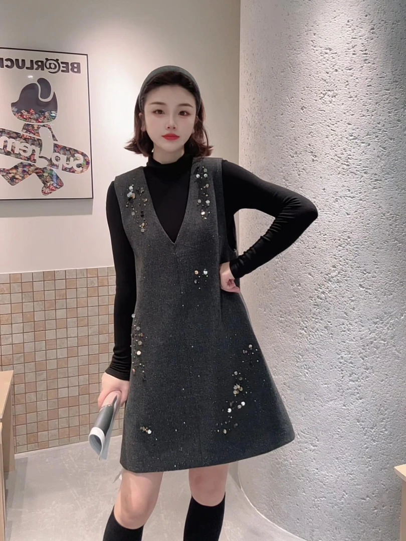 轻奢高级感连衣裙套装2025秋季新款时尚气质减龄宽松遮肉两件套女