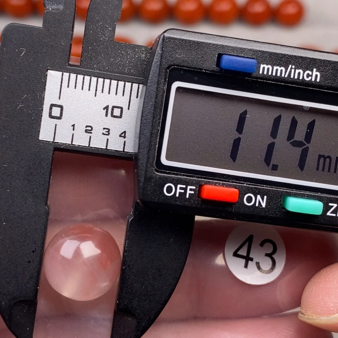 南红玛瑙未镶嵌配饰有瑕疵