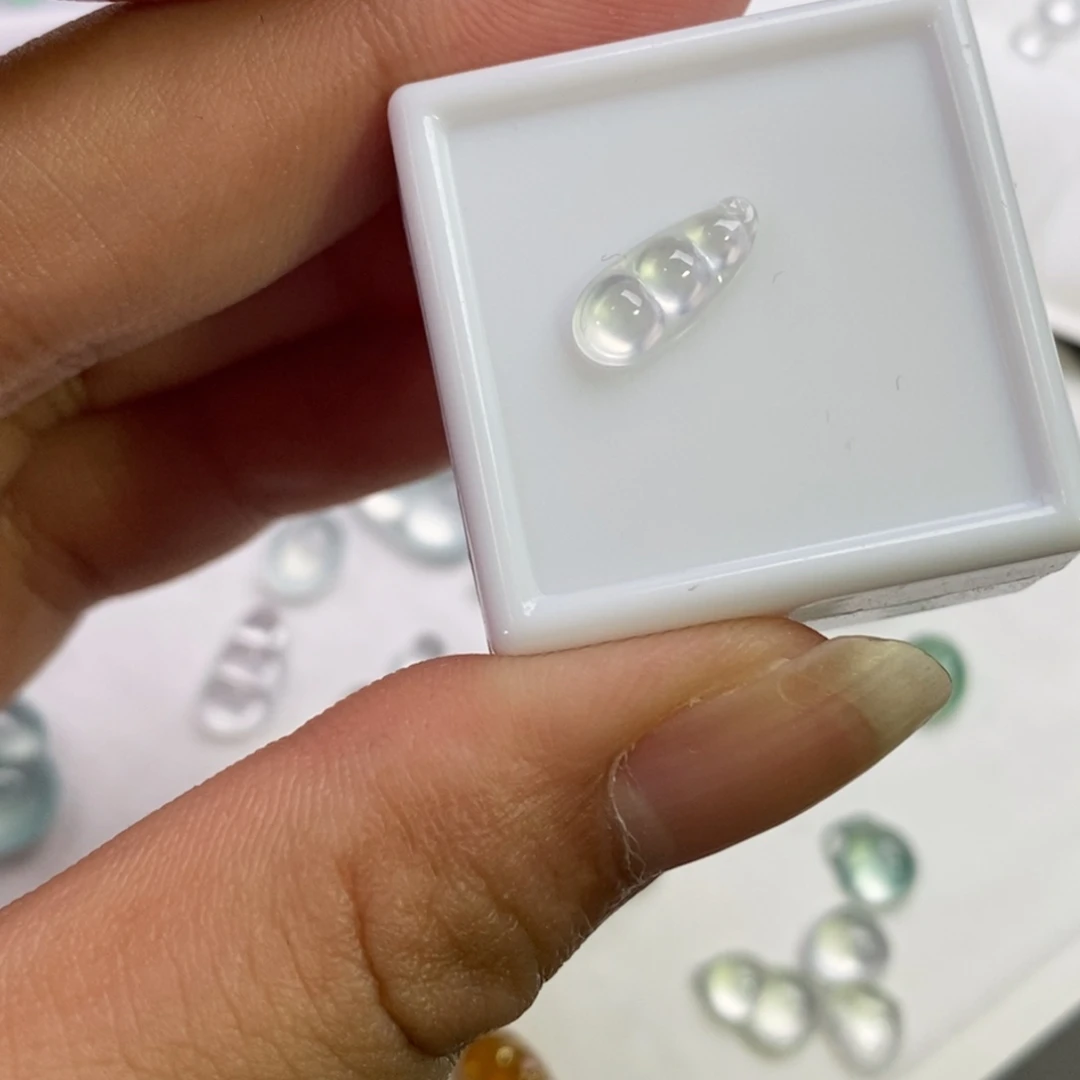 翡翠未镶嵌挂件豆子