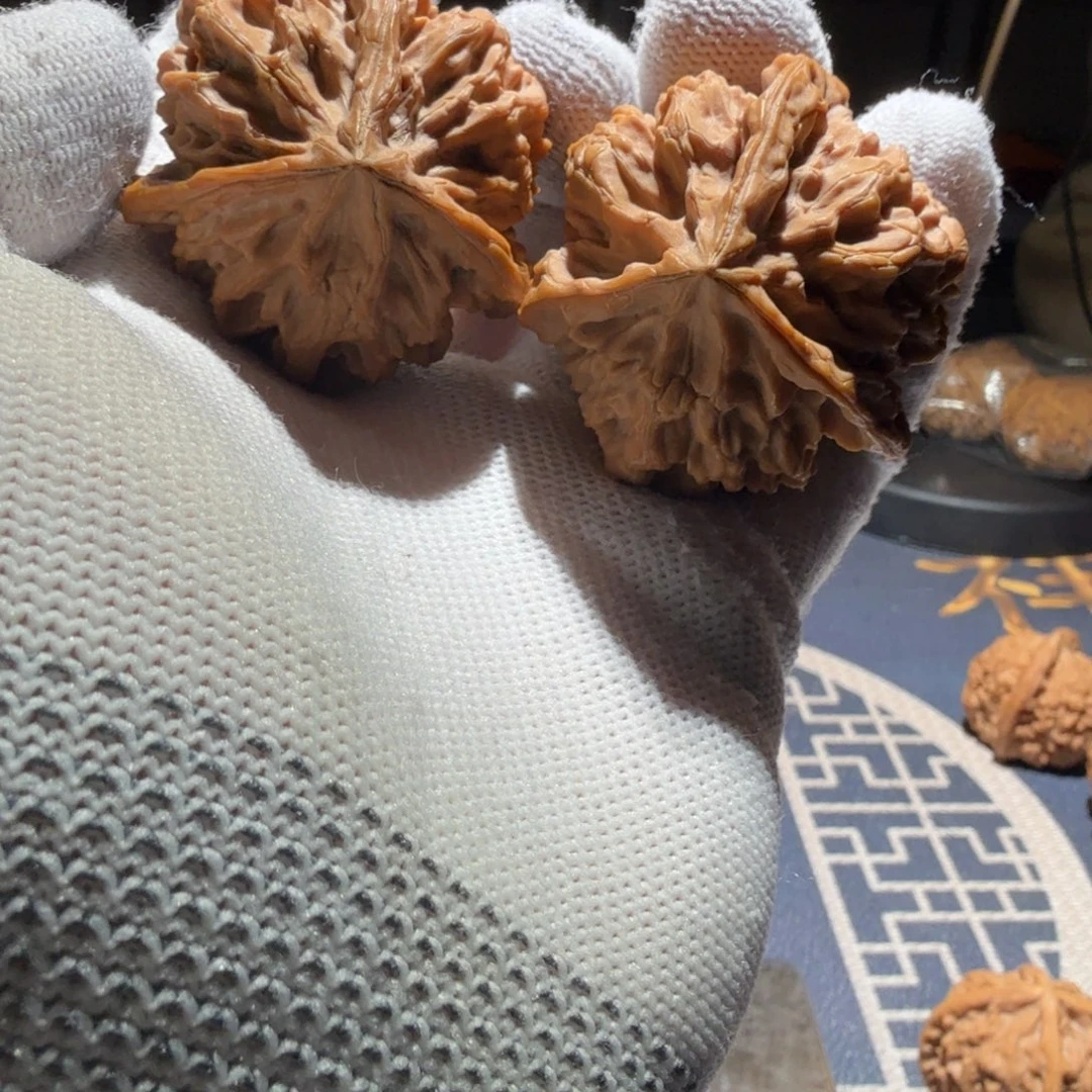 壹***‍把件文玩核桃帝王三棱大奔