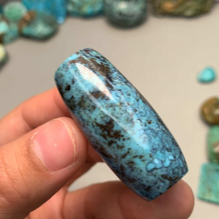 绿松石未镶嵌颈饰