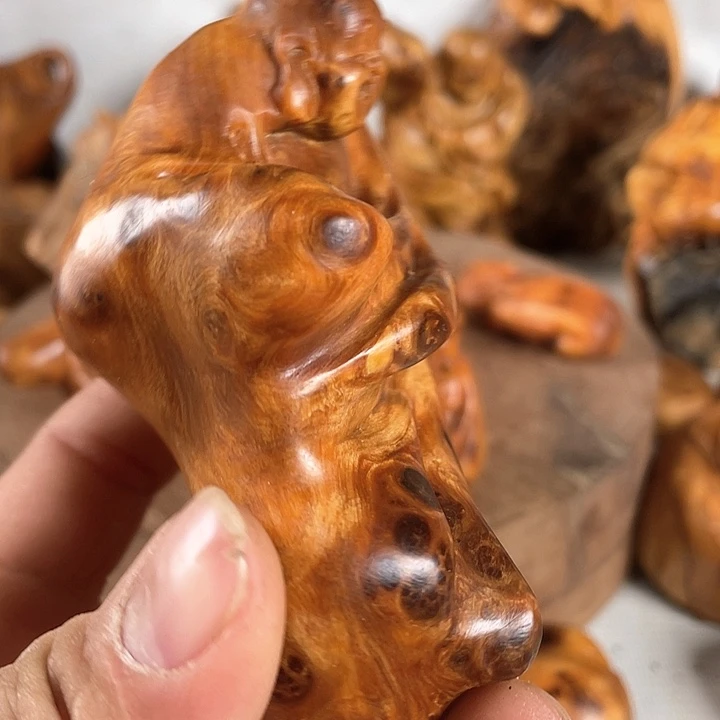 柏木周崖柏手把件乐乐