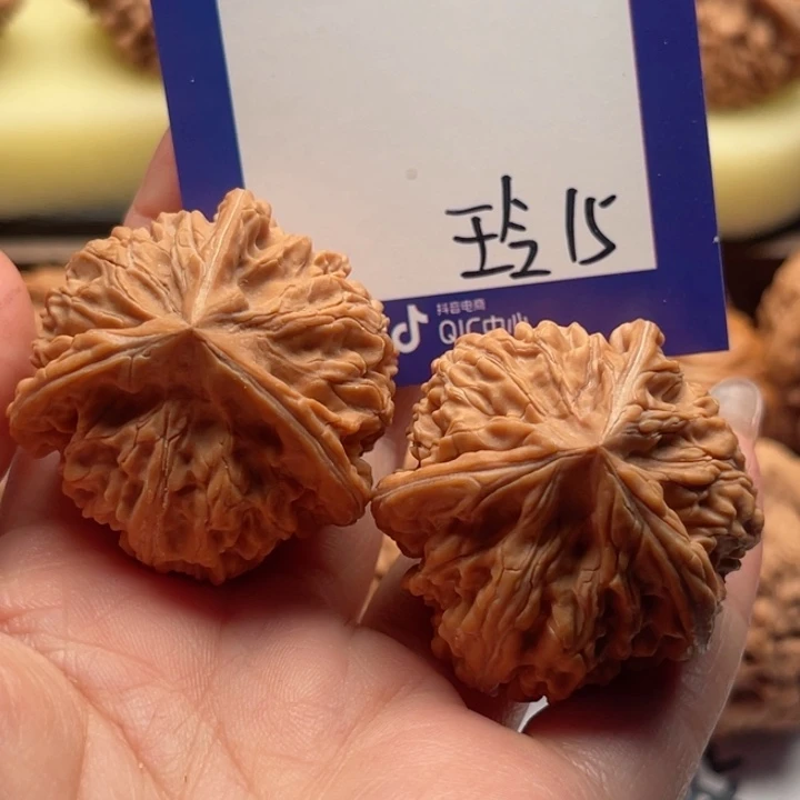吊坠文玩核桃古***尊文玩核桃15