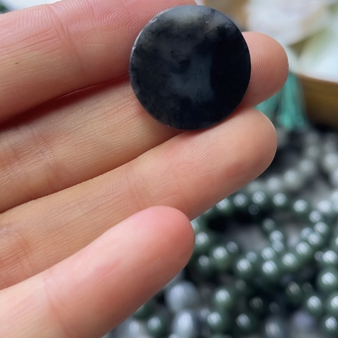 颈饰未镶嵌和田玉（糖玉）碧***、