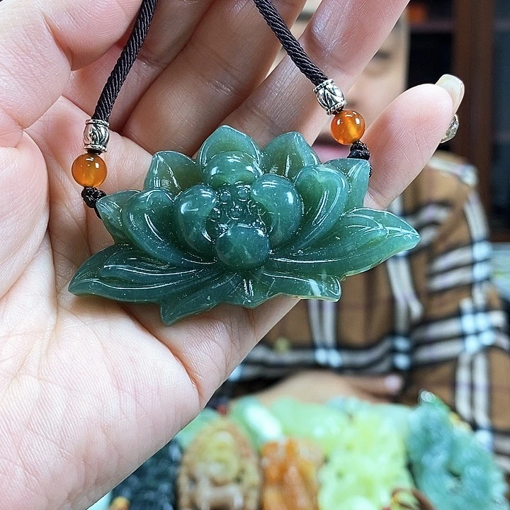 蛇纹石玉吊坠未镶嵌