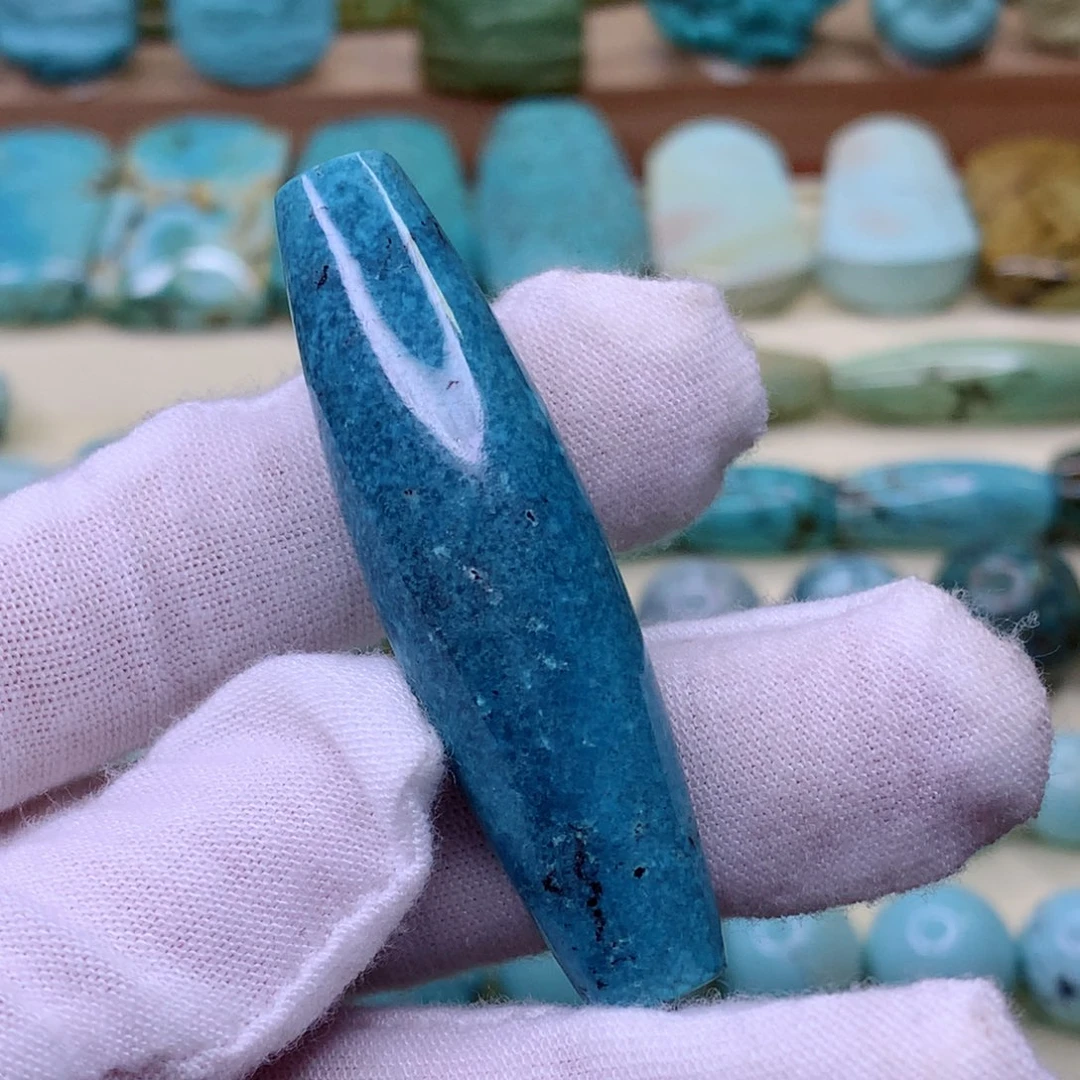 绿松石颈饰未镶嵌