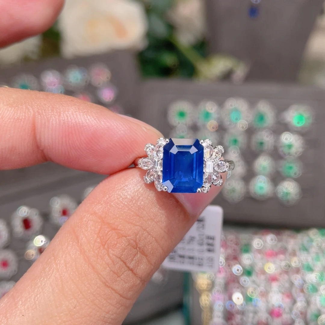 戒指蓝宝石18K金镶嵌3.15ct 皇家蓝