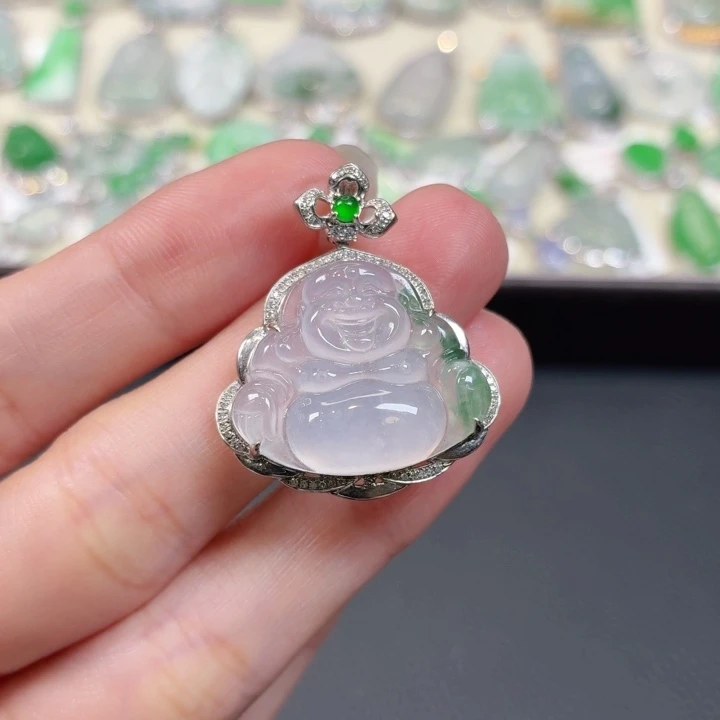 颈饰18K金镶嵌翡翠