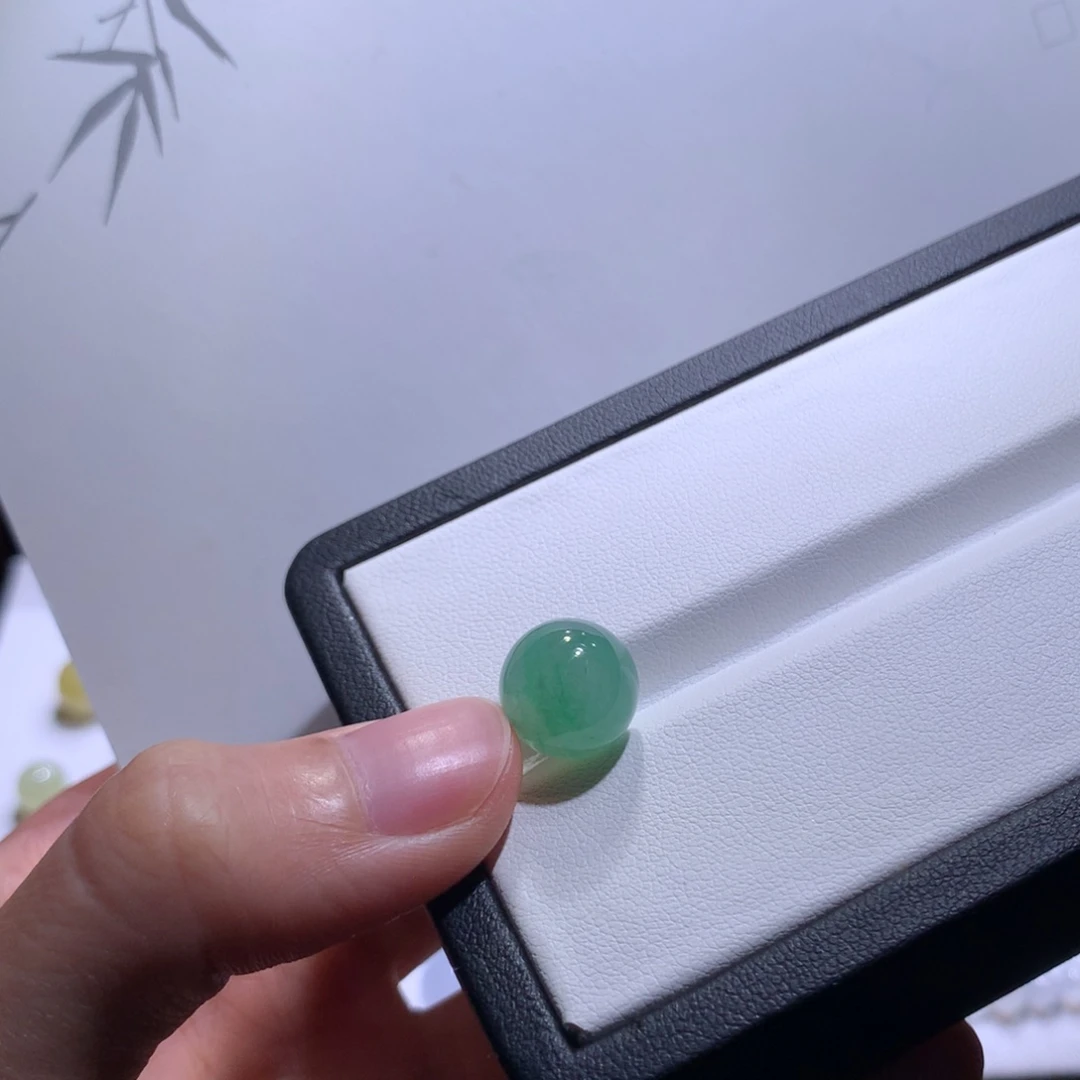 翡翠散珠特价绿底飘金丝绿卡11.8