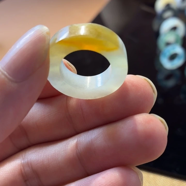 青***笙定制翡翠未镶嵌戒指