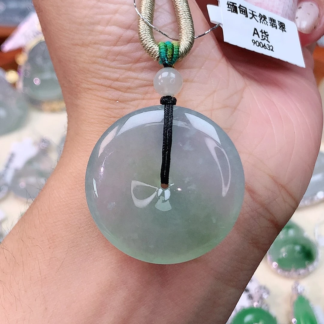 颈饰未镶嵌翡翠平安扣