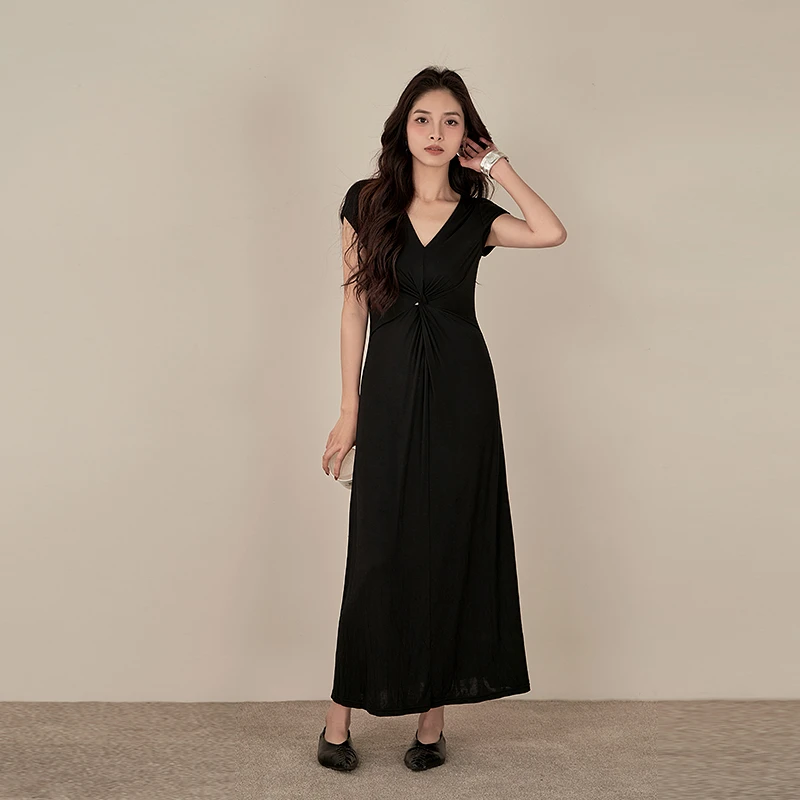 春夏新款大V领收腰设计小黑裙C8164