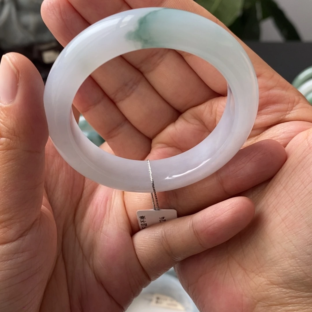 翡翠手镯未镶嵌天然