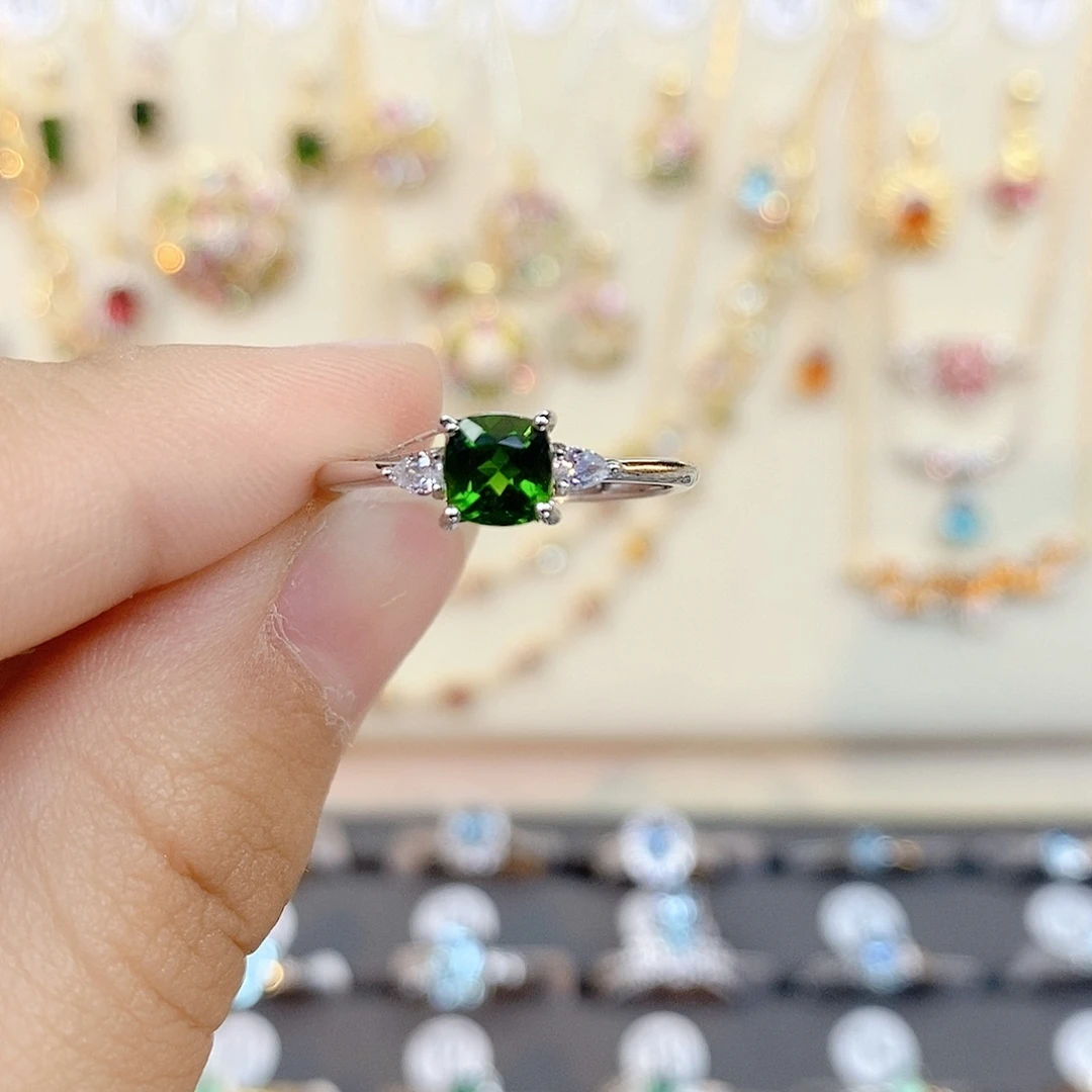 银S925镶嵌透辉石戒指