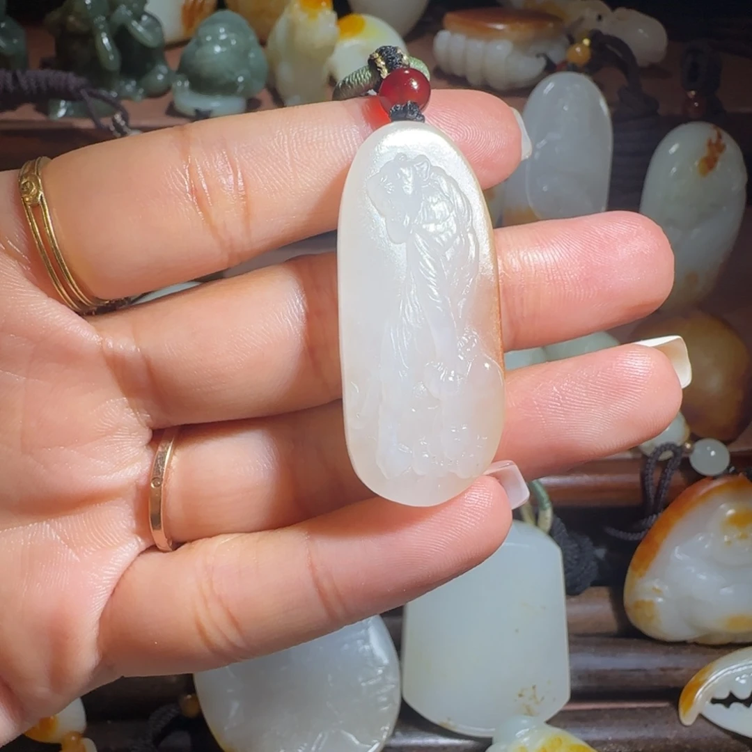 问***愧和田玉未镶嵌挂件