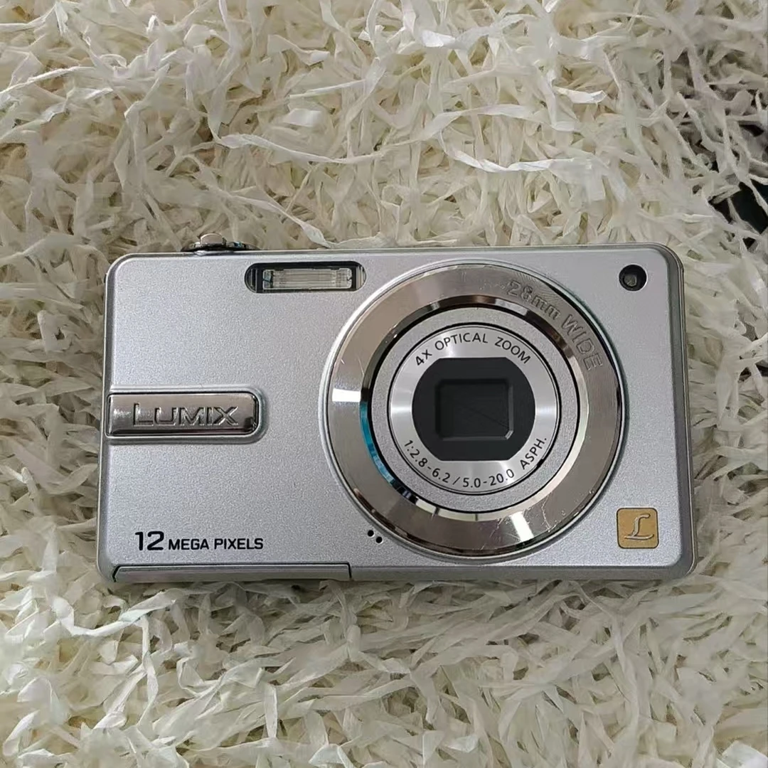 9新 Panasonic/松下 松下F4黑色1000W像素4倍变焦