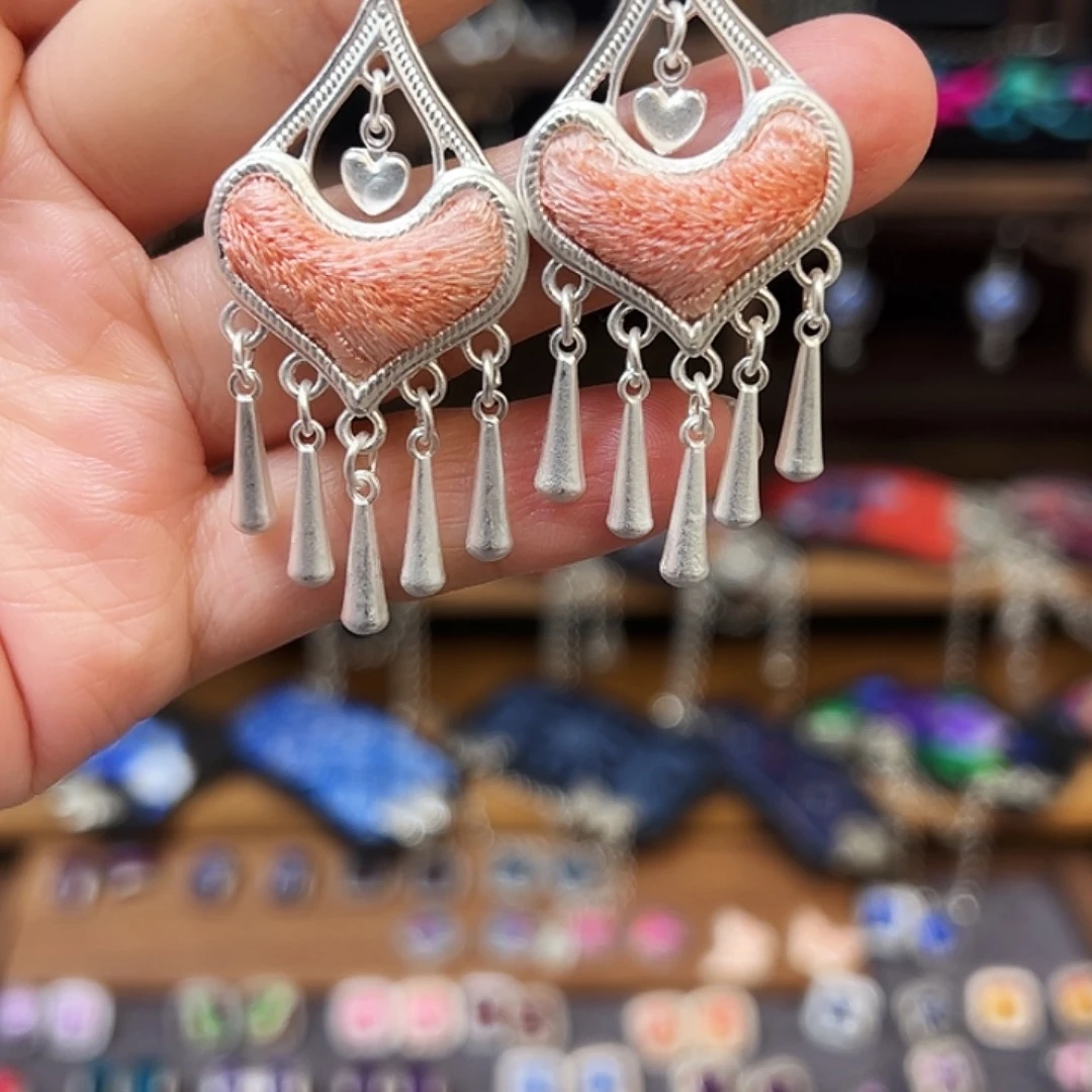 Y****织绣手工刺绣工艺品