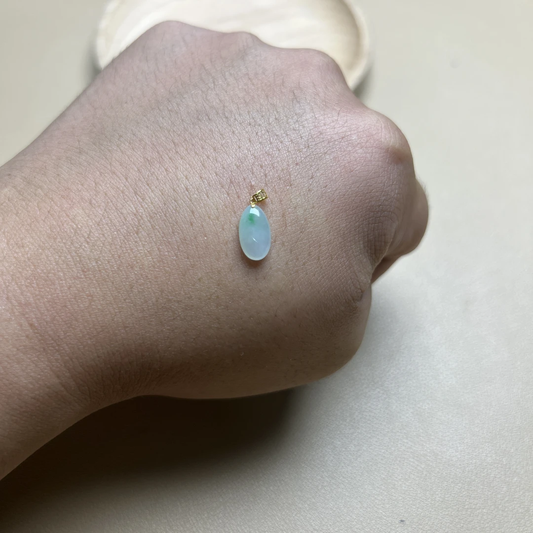 翡翠福瓜吊坠冰种飘绿水头好18K金事业向上高贵精致高贵轻奢