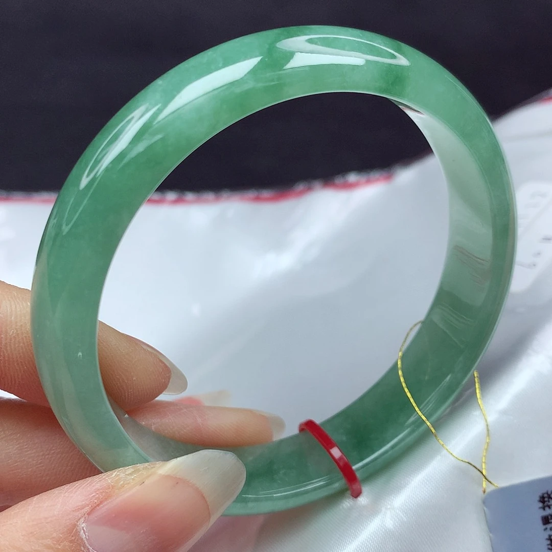 翡翠手镯未镶嵌60圈122