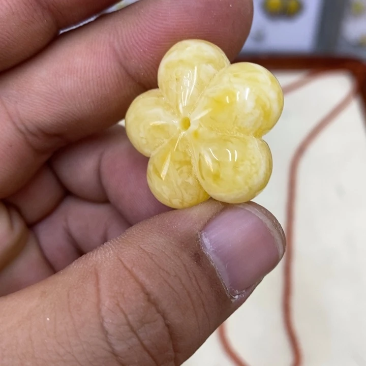 蜜蜡未镶嵌裸石吊坠