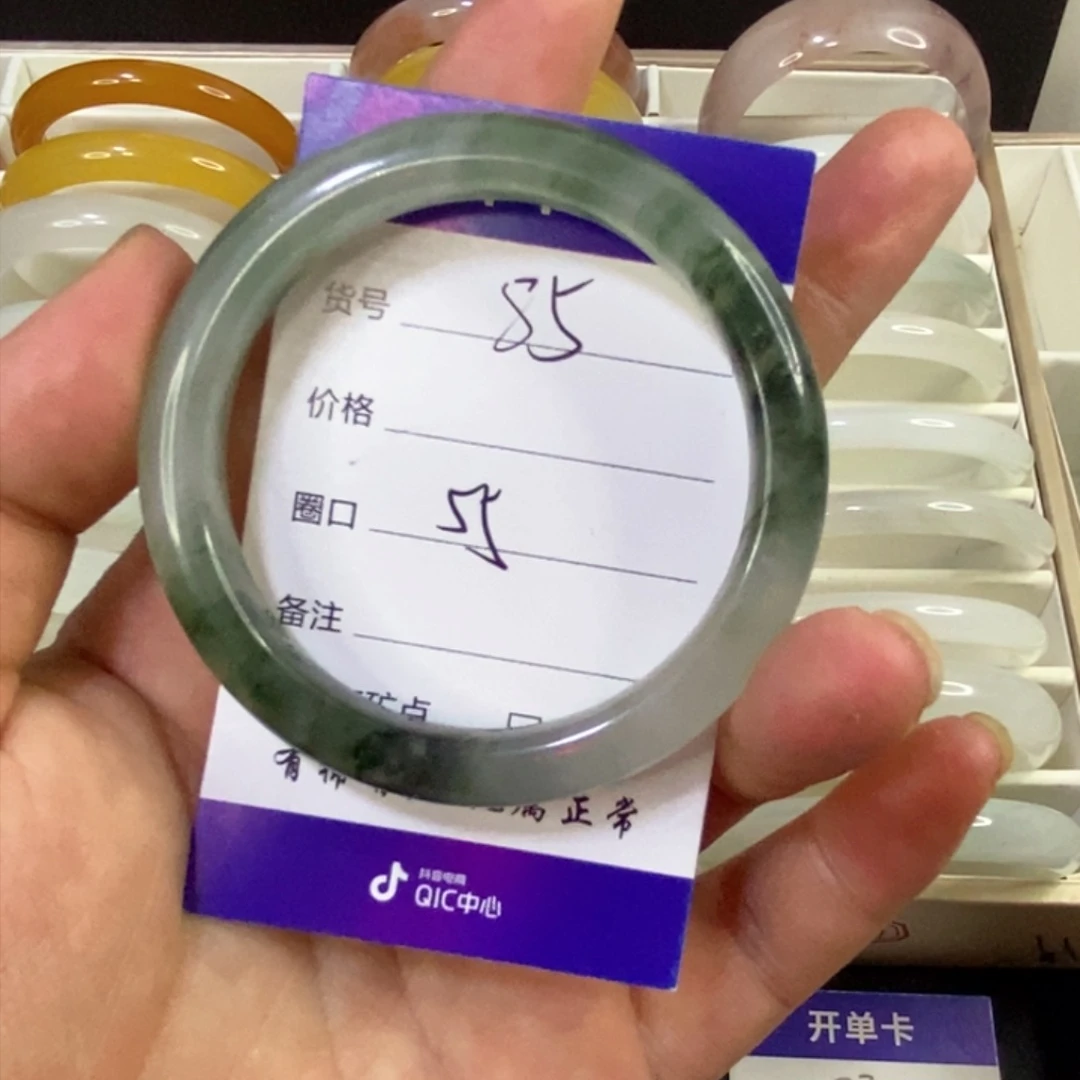 未镶嵌手镯石英质玉