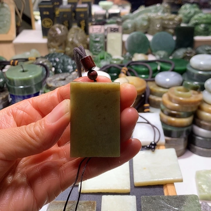 和田玉未镶嵌珠宝半成品