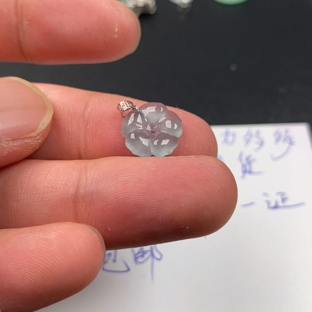 颈饰18K金镶嵌翡翠