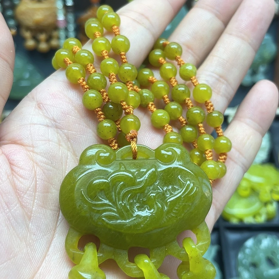 蛇纹石玉未镶嵌颈饰