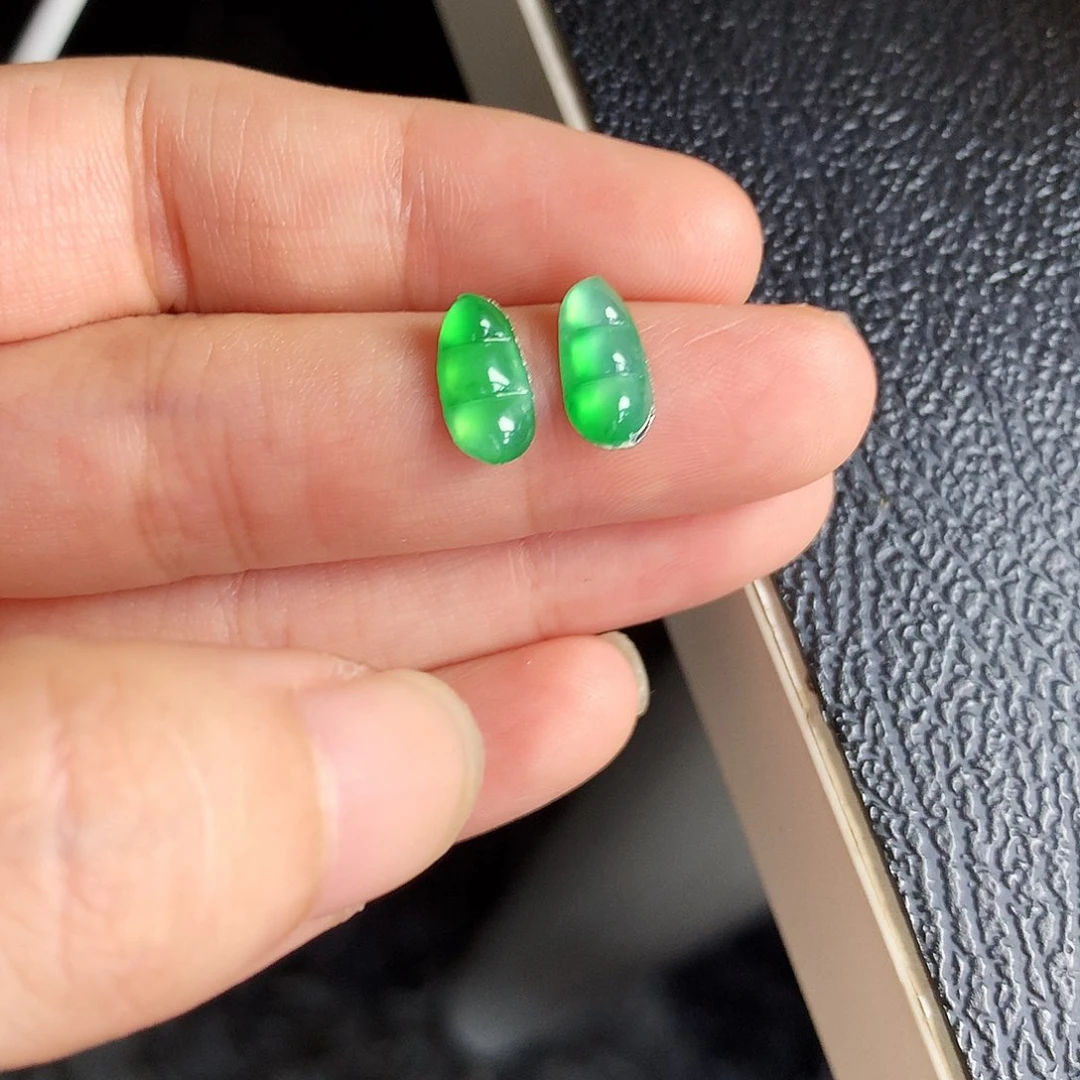 翡翠未镶嵌吊坠(不含链)这题