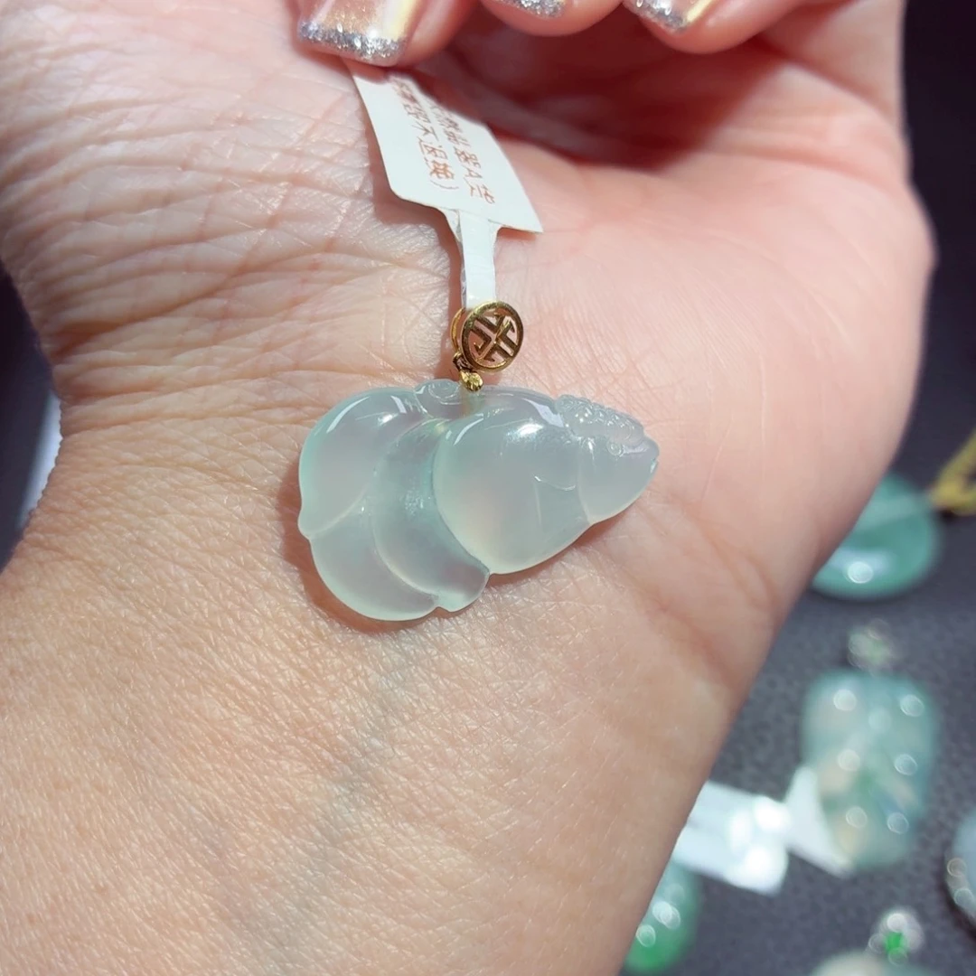 颈饰18K金镶嵌翡翠