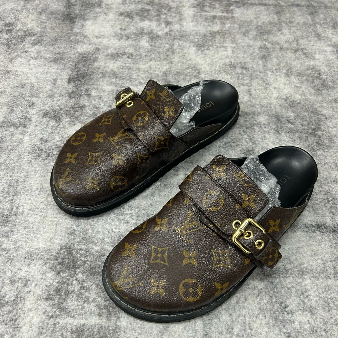 99新 LouisVuitton/路易威登 老花浮雕满印包头勃肯拖鞋 39码