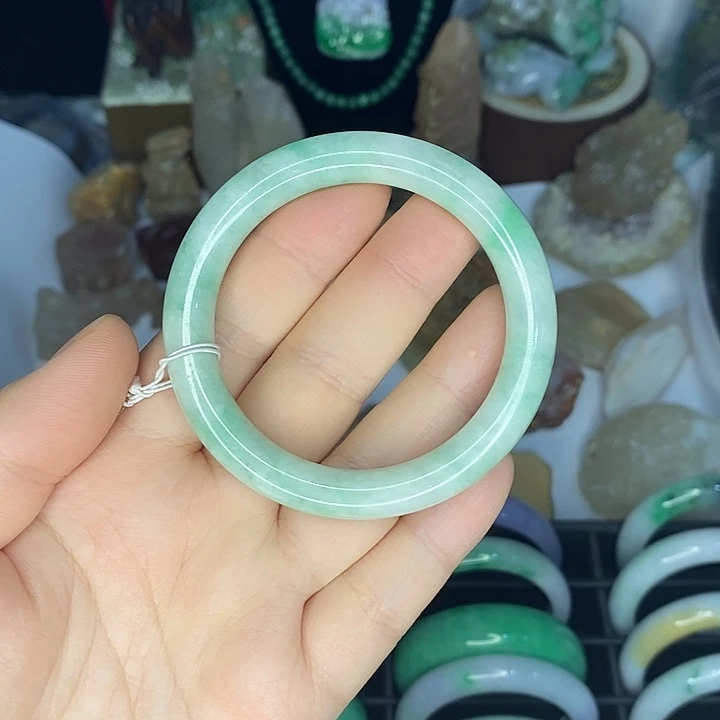 翡翠未镶嵌手镯翡翠有纹