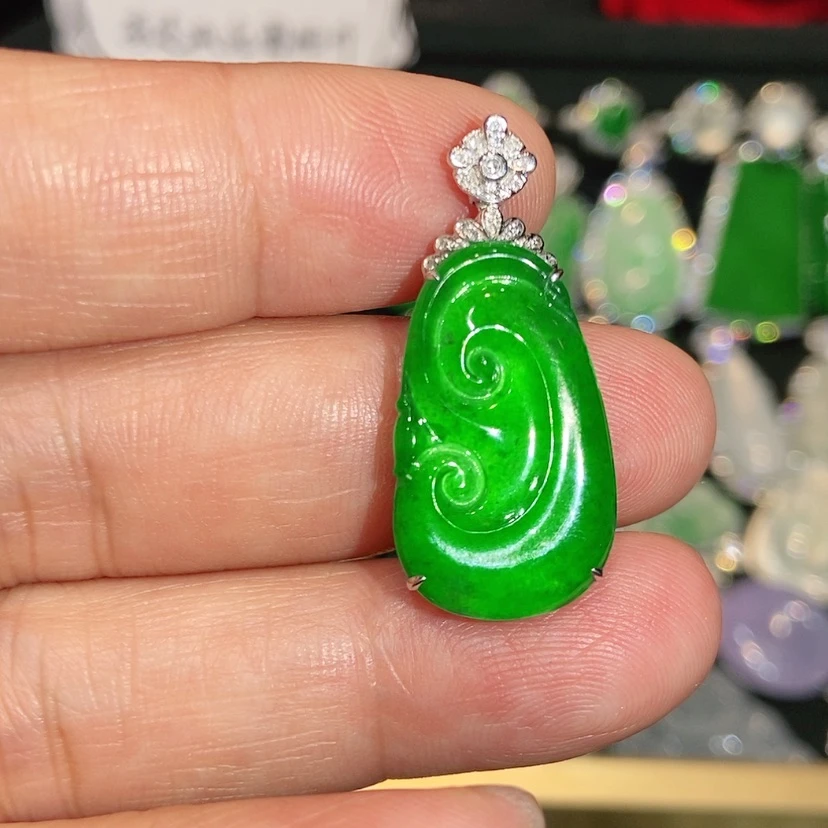 【闪购商品】颈饰18K金镶嵌翡翠天然翡翠