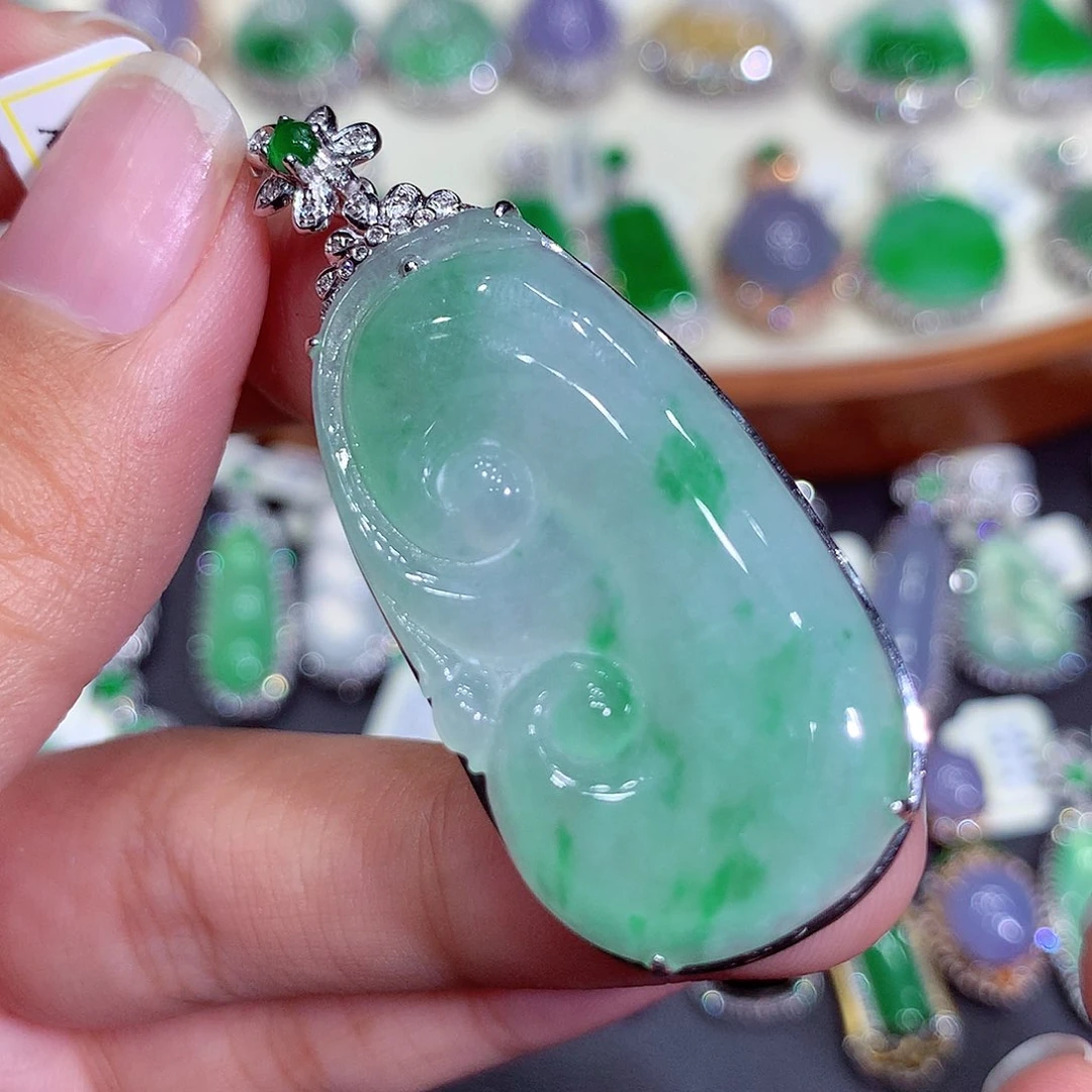 翡翠吊坠(不含链)18K金镶嵌