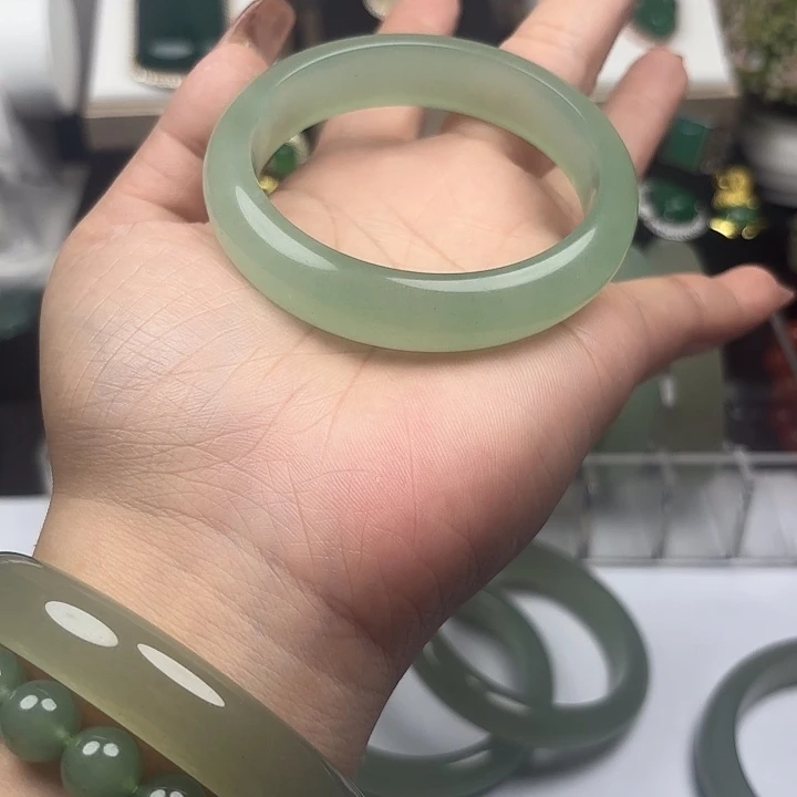 东陵石未镶嵌手镯