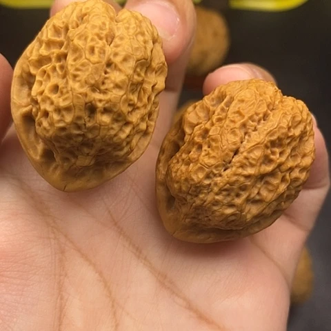 文玩核桃把件38尺领头羊